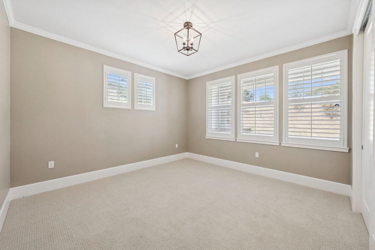 Empty room, Interior, Pendant Lights