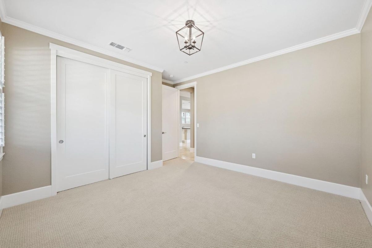 Empty room, Interior, Pendant Lights