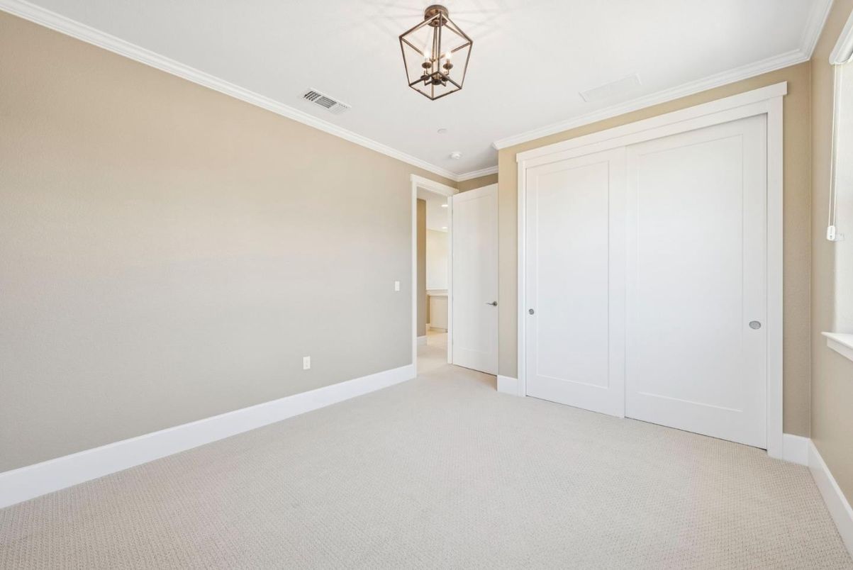 Empty room, Interior, Pendant Lights