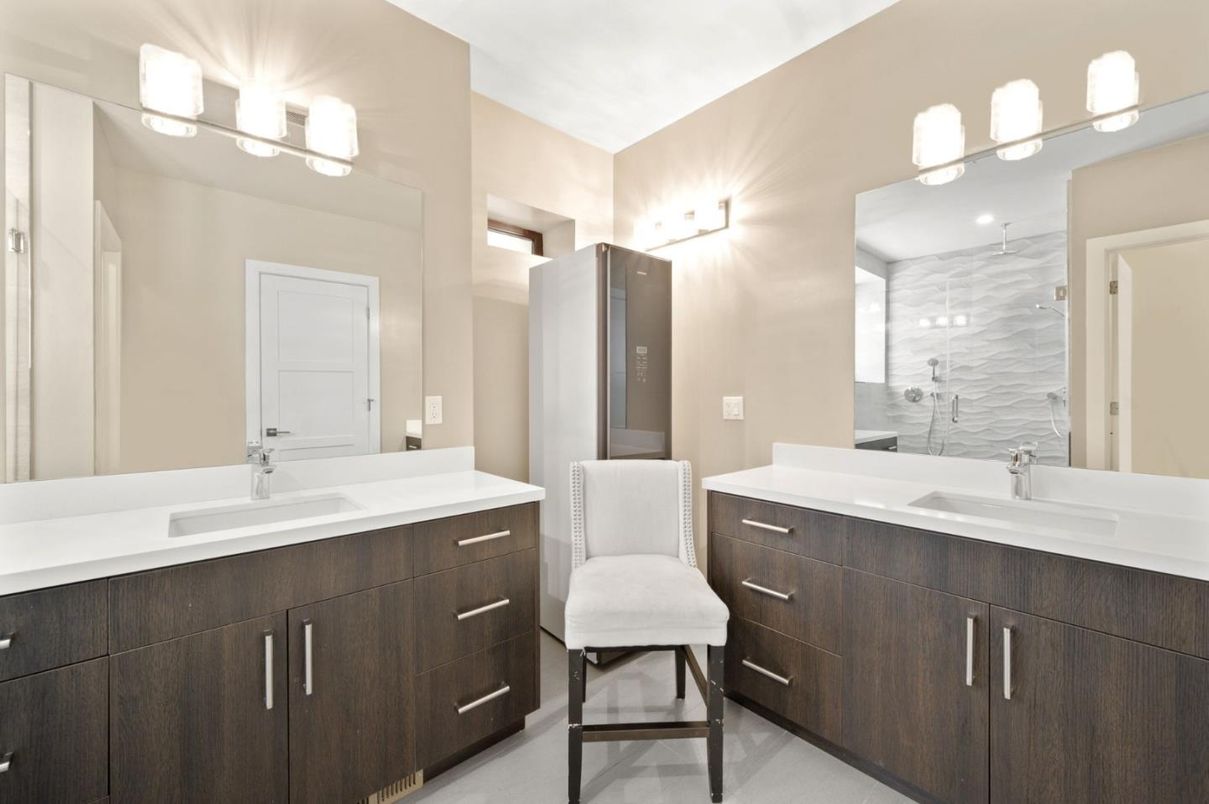 Bathroom, Dual Sink Vanities, Interior