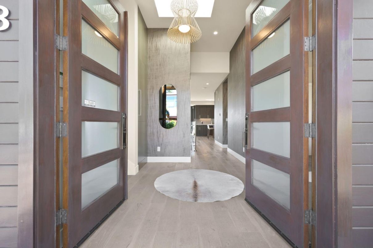 Interior, Pendant Lights, Recessed Lighting, Wood Texture Flooring