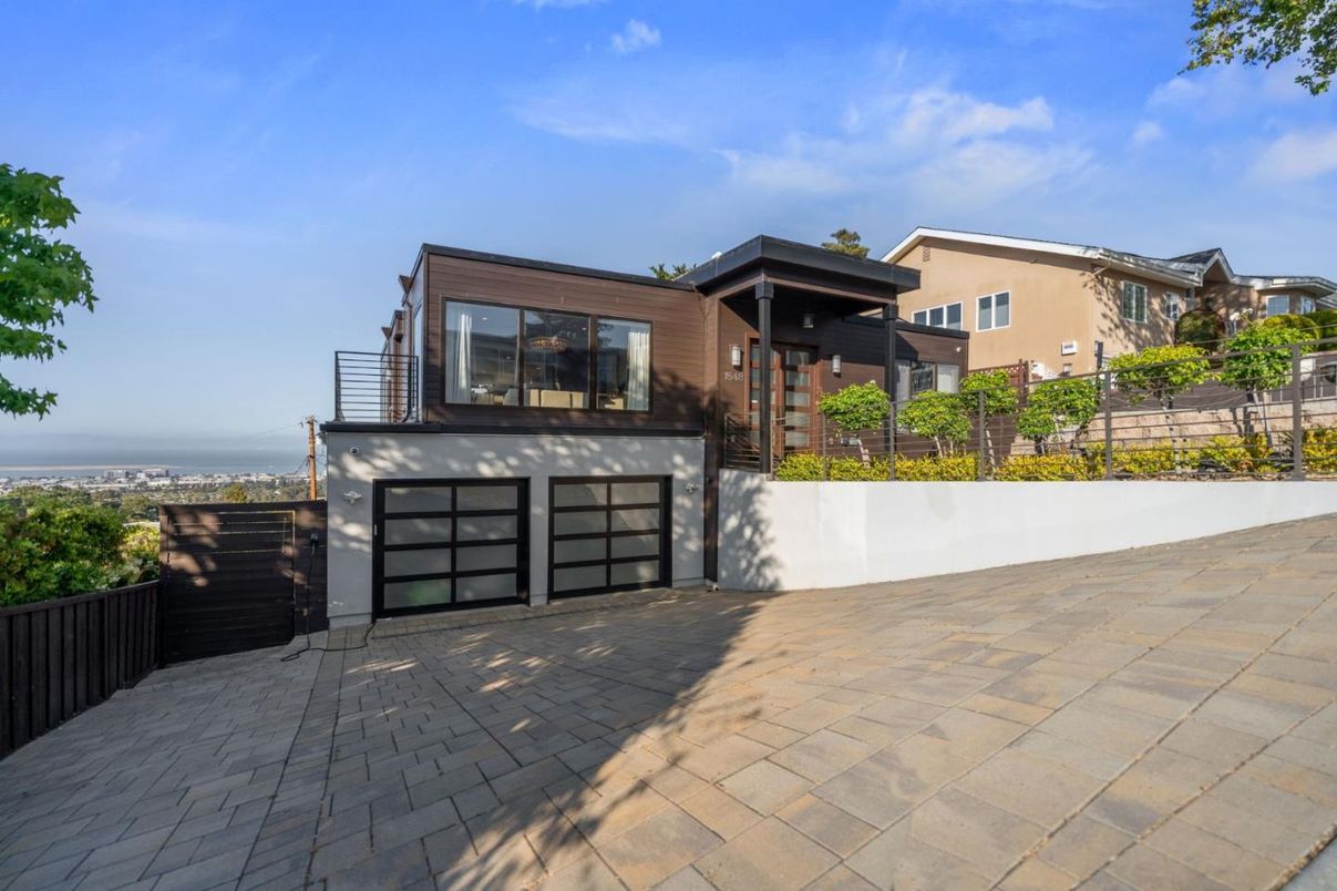 Attached, Exterior, Facade, Modern