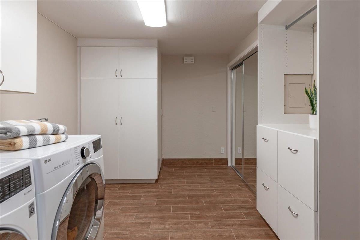 Interior, Washer, Wood Texture Flooring