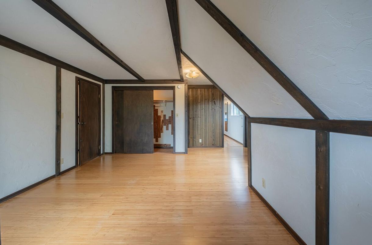 Empty room, Interior, Wooden Beams, Wood Texture Flooring
