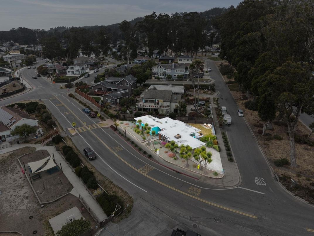 Exterior, Drone