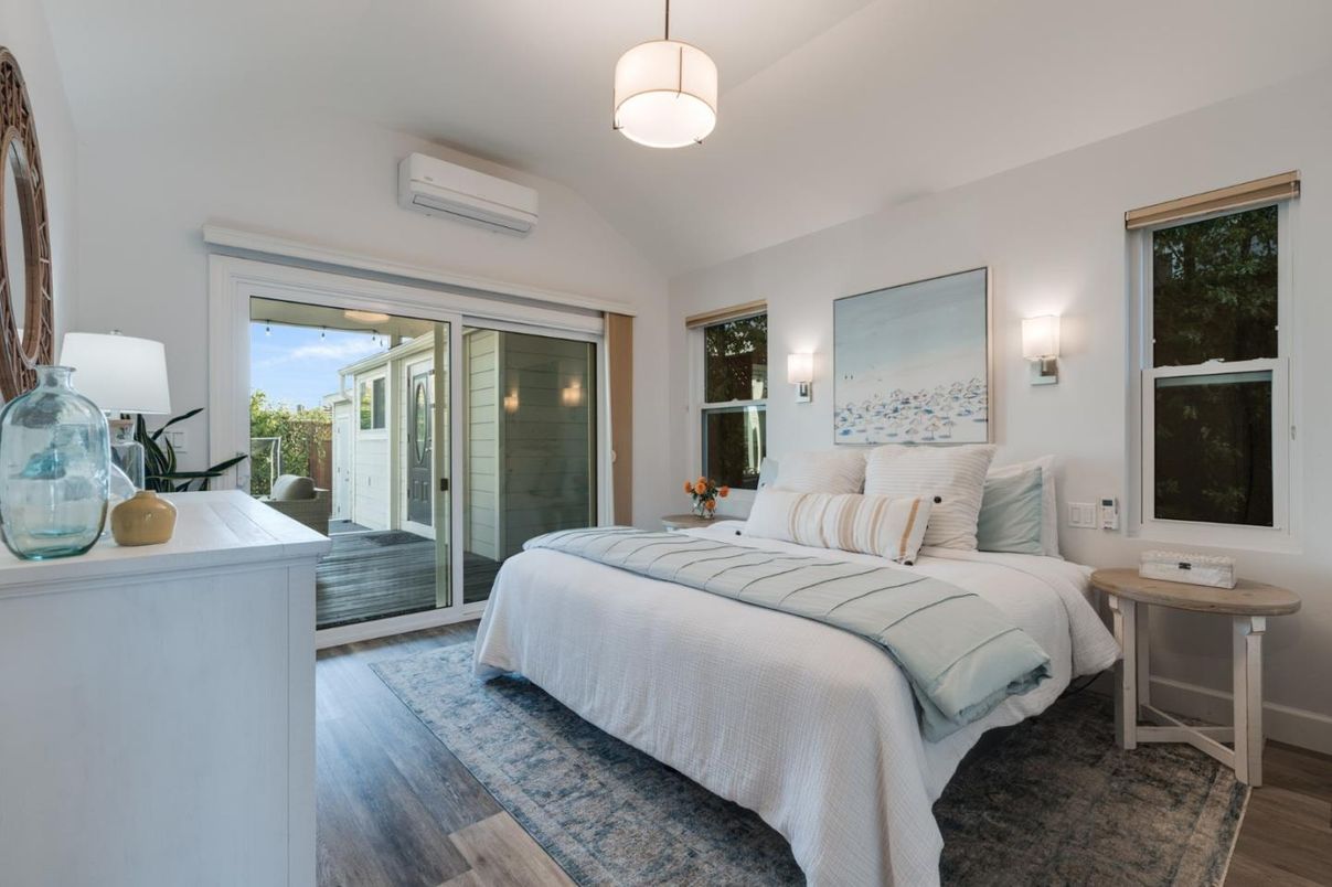 Bedroom, Interior, Pendant Lights, Wood Texture Flooring