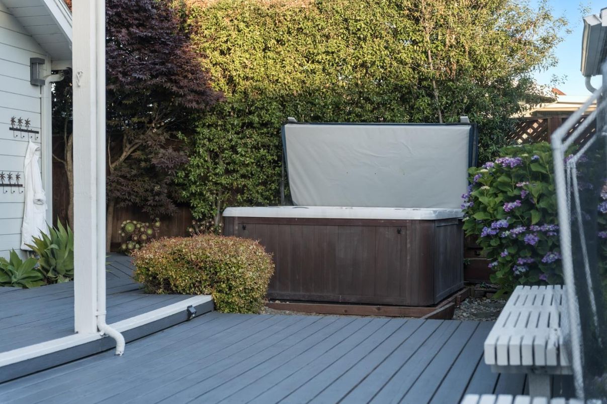 Exterior, Hot Tub