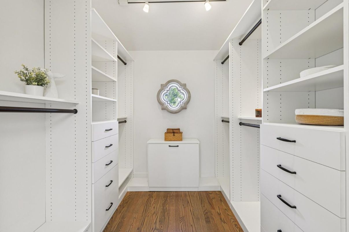 Interior, Walk-in Closets, Wood Texture Flooring