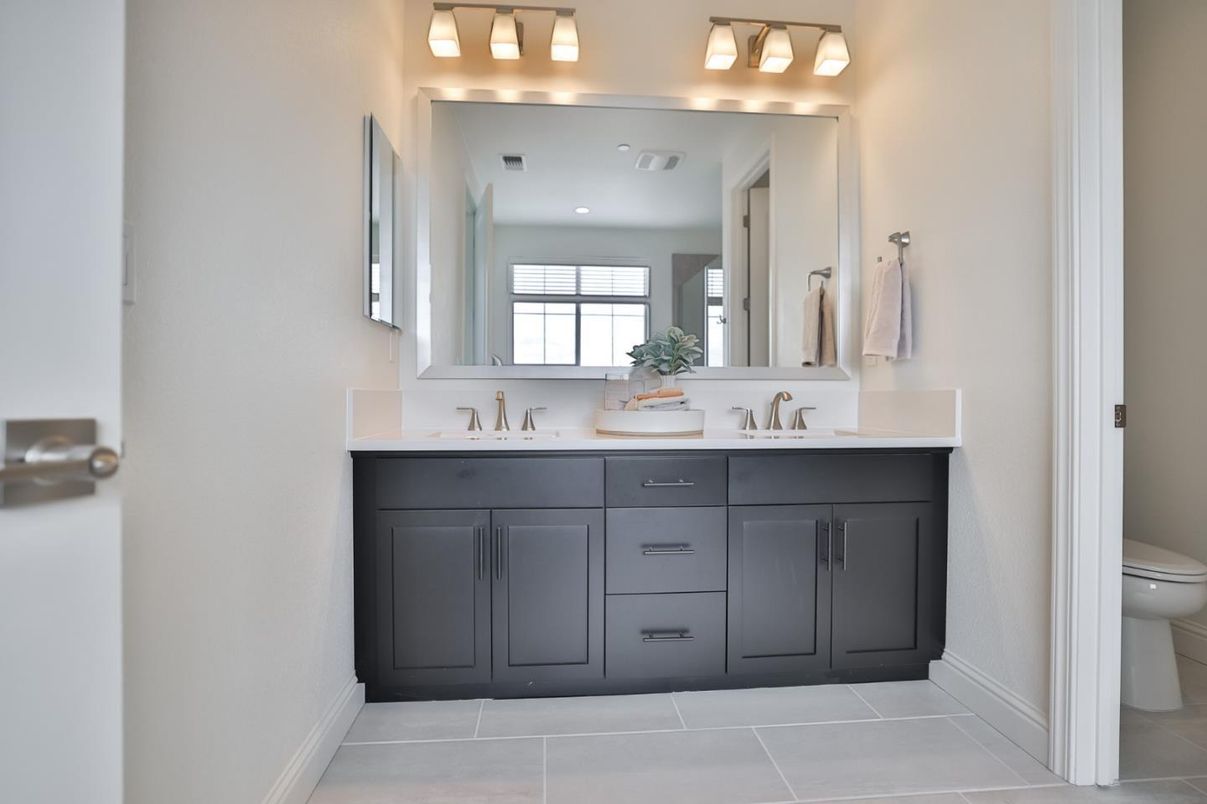 Bathroom, Dual Sink Vanities, Interior