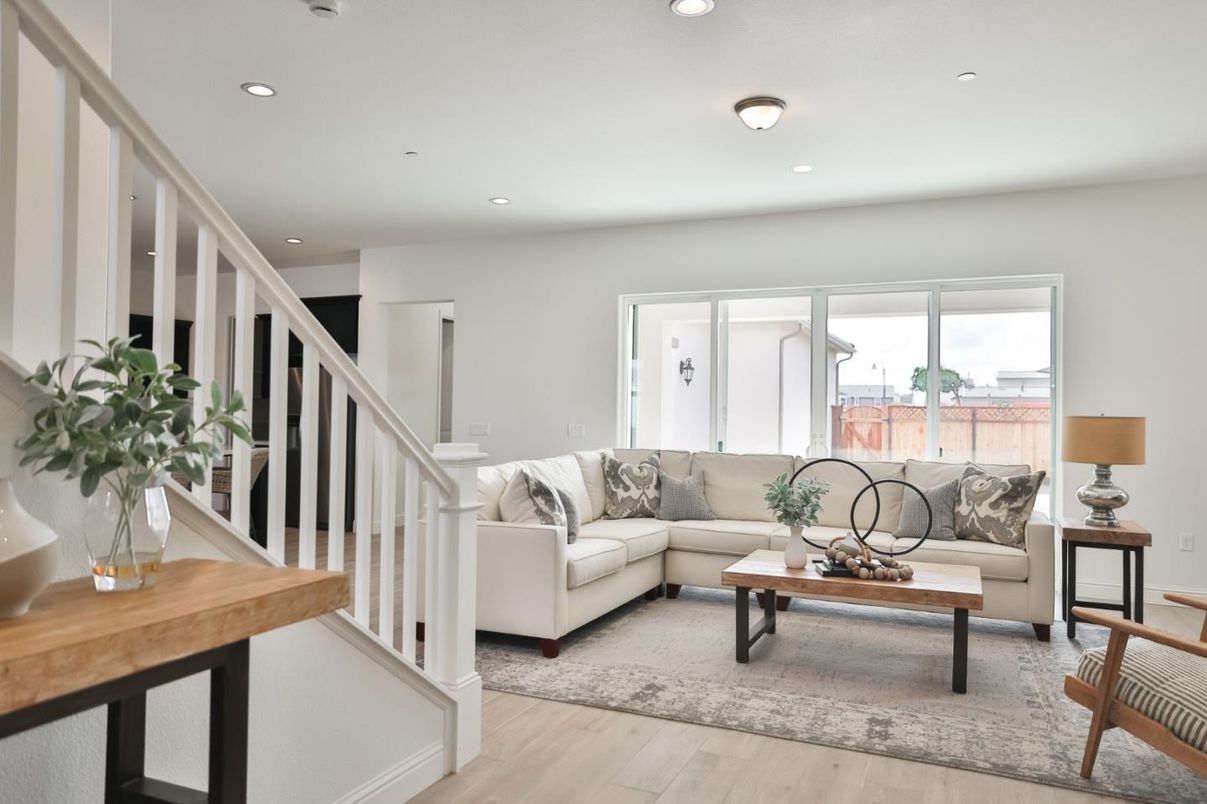 Interior, Living room, Recessed Lighting, Wood Texture Flooring