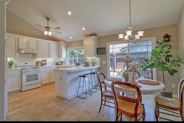 Chandelier, Dining room, Interior, Kitchen, Recessed Lighting, Wood Texture Flooring