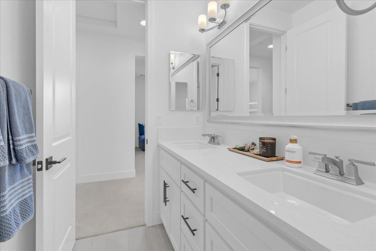 Bathroom, Dual Sink Vanities, Interior