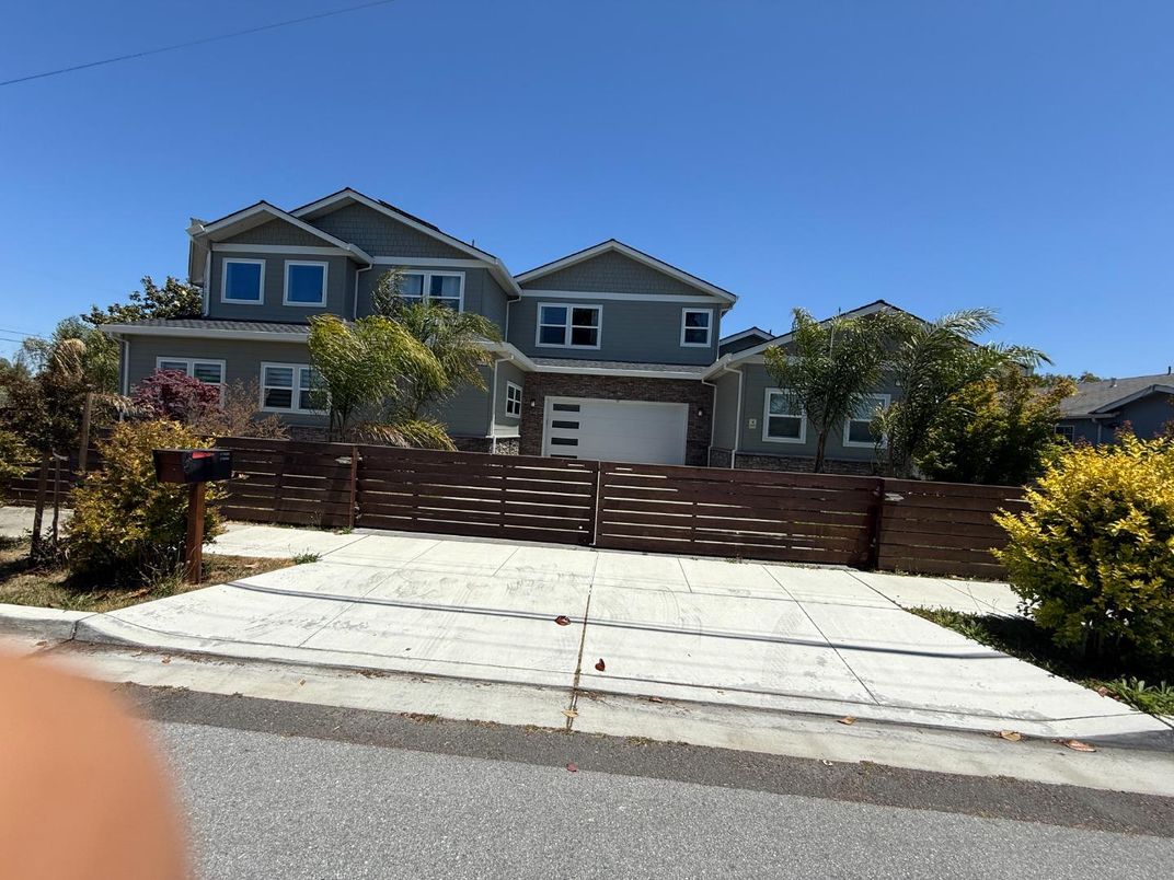Attached, Exterior, Facade, American Craftsman