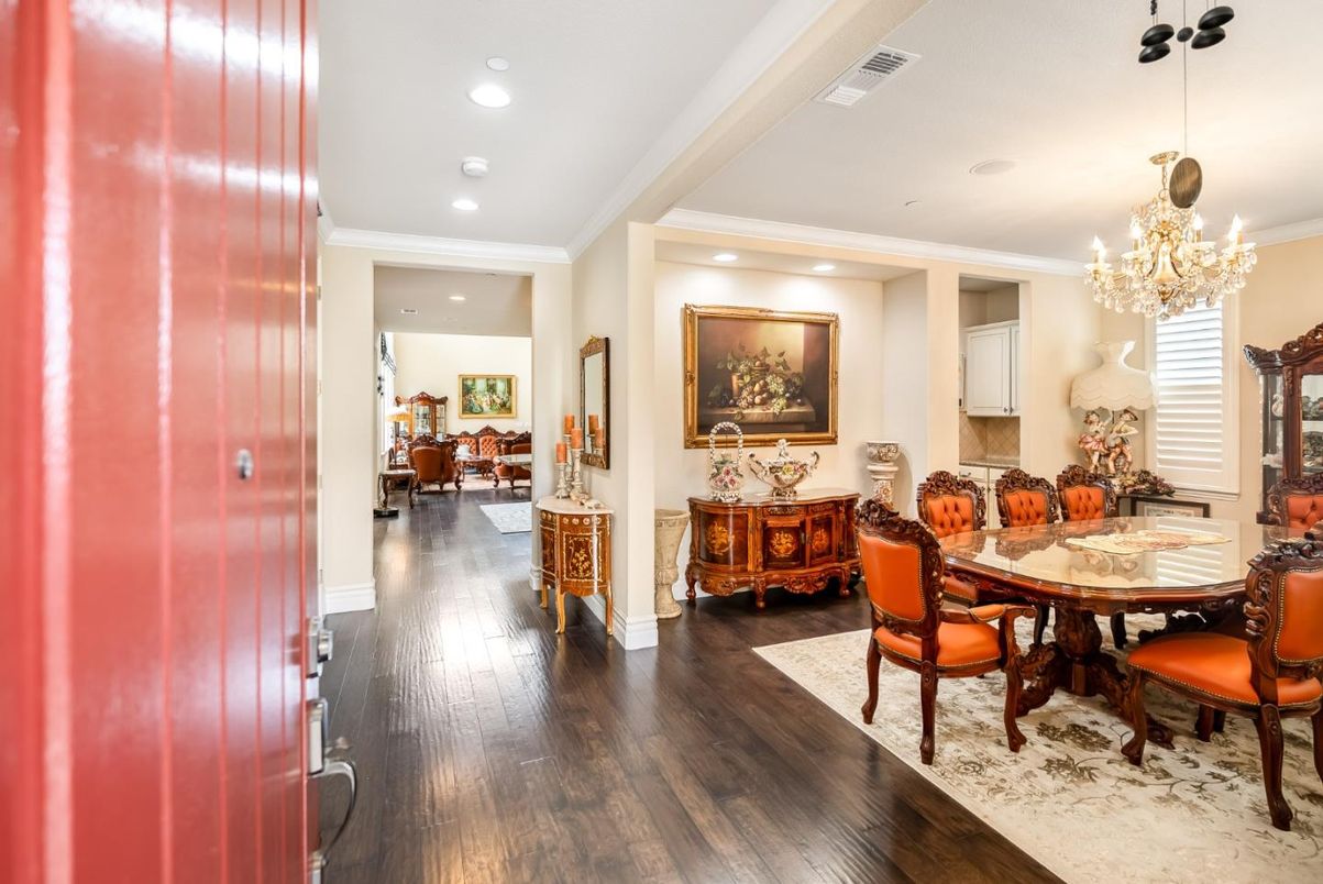 Chandelier, Dining room, Interior, Recessed Lighting, Wood Texture Flooring