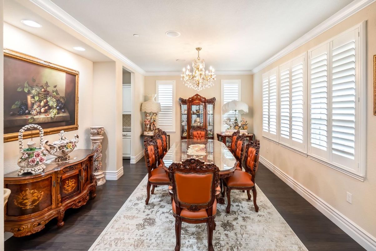 Chandelier, Dining room, Interior, Recessed Lighting, Wood Texture Flooring
