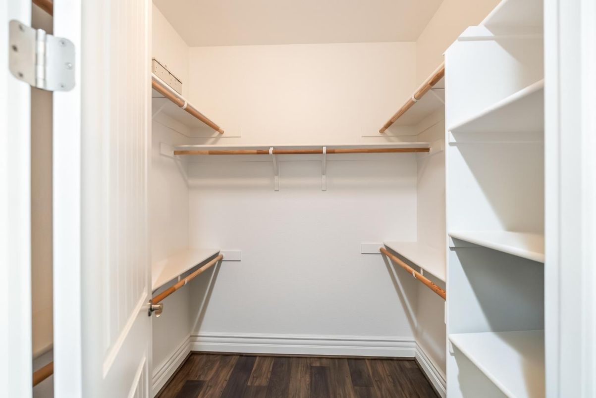 Interior, Walk-in Closets, Wood Texture Flooring