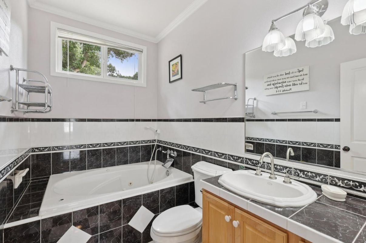 Bathroom, Interior, Tile Countertops