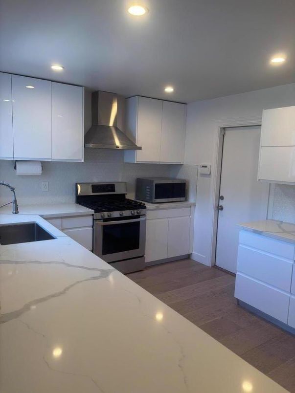 Interior, Kitchen, Recessed Lighting, Wood Texture Flooring