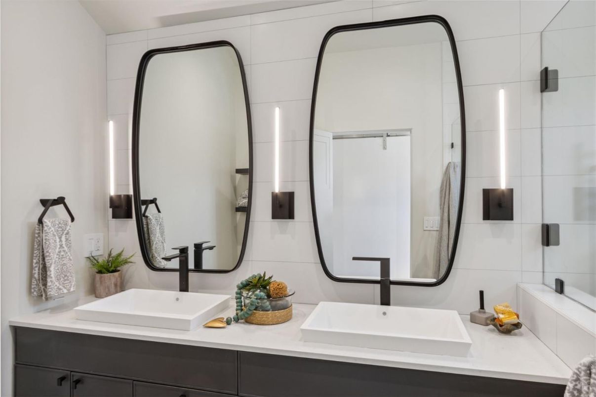 Bathroom, Dual Sink Vanities, Interior