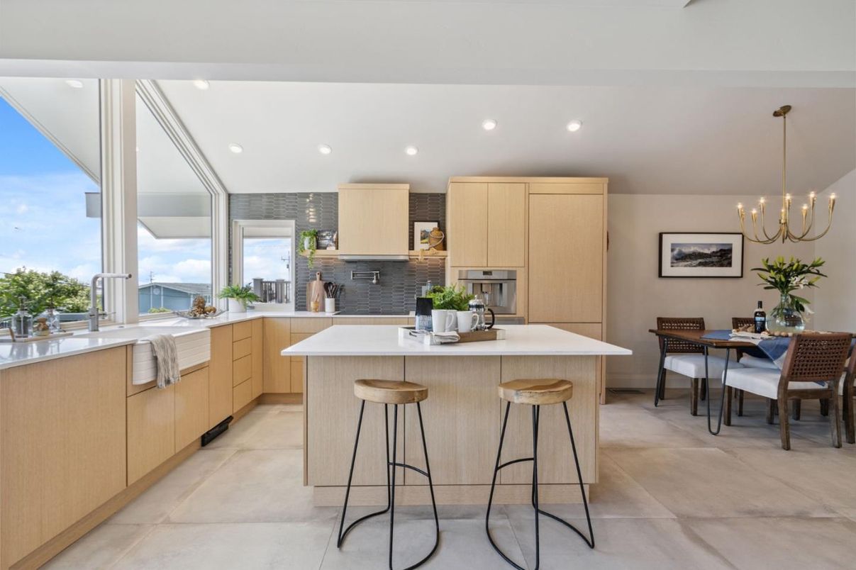 Dining room, Interior, Kitchen, Pendant Lights, Recessed Lighting, Water