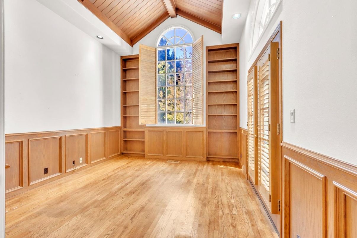 Empty room, Interior, Recessed Lighting, Wooden Beams, Wooden Ceilings, Wood Texture Flooring