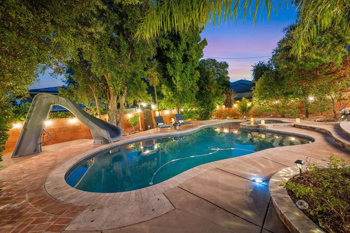 Exterior, Playground, Pool