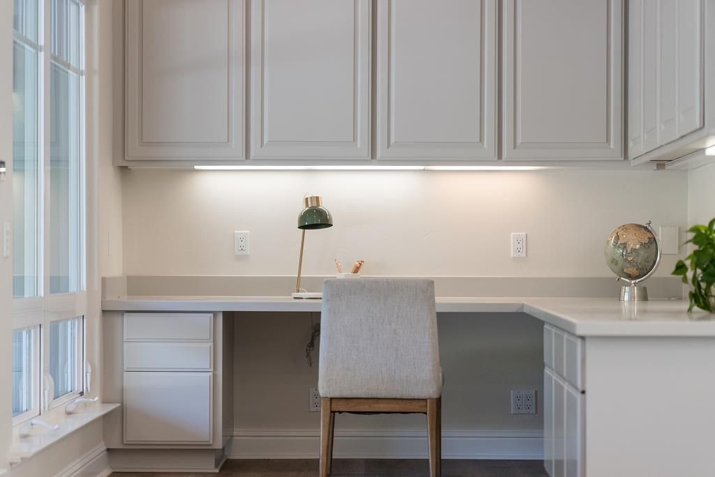Home Office, Interior