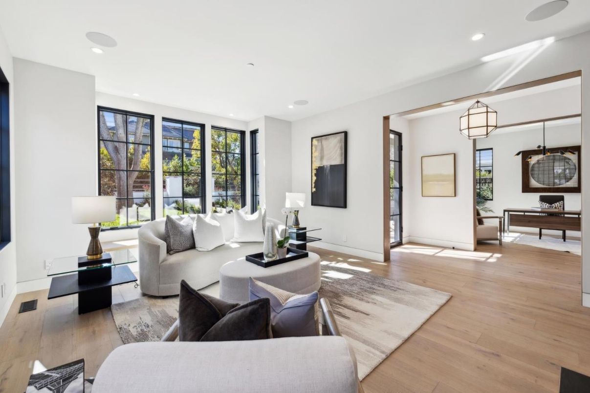 Interior, Living room, Recessed Lighting, Wood Texture Flooring