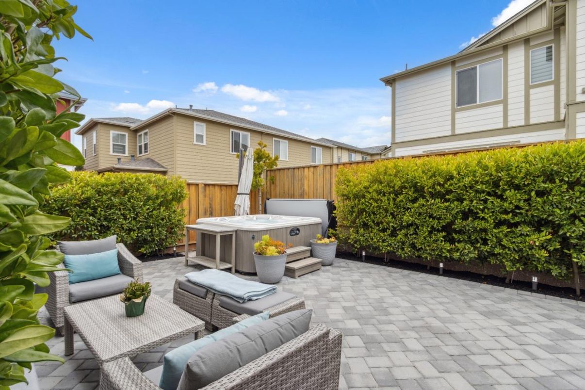 Exterior, Hot Tub