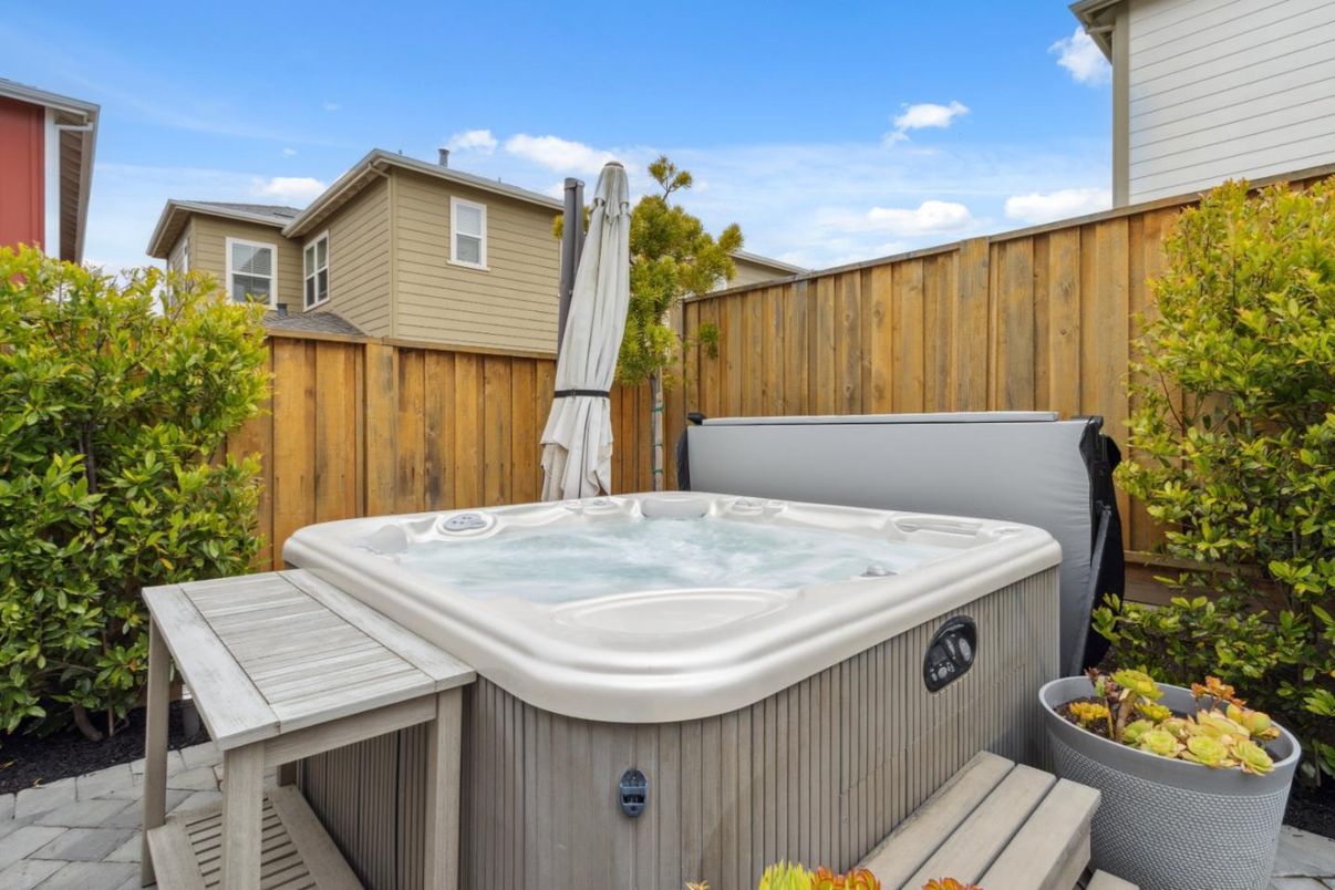 Exterior, Hot Tub