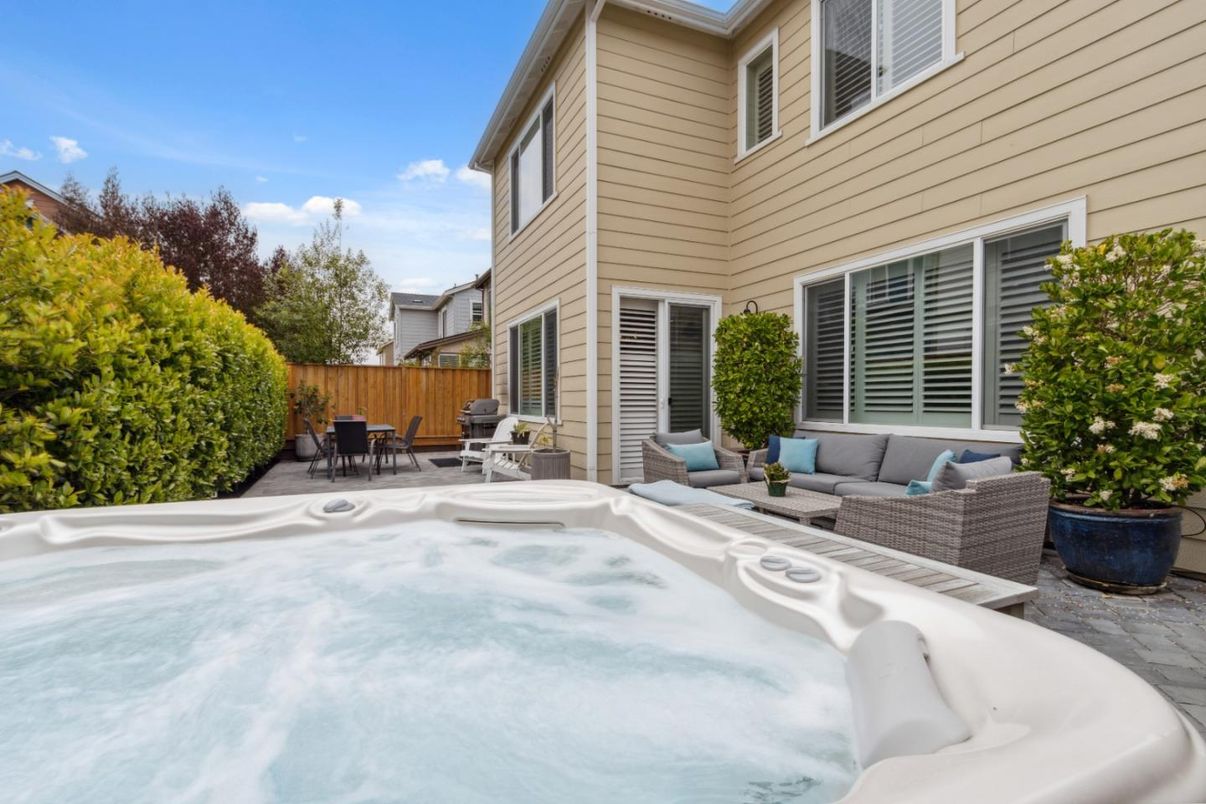 Exterior, Hot Tub