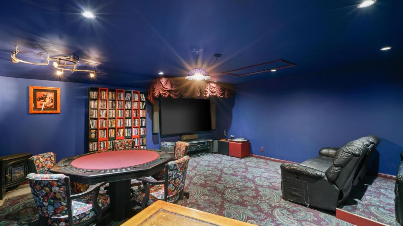 Interior, Projection Screen, Recessed Lighting, Theatre Room