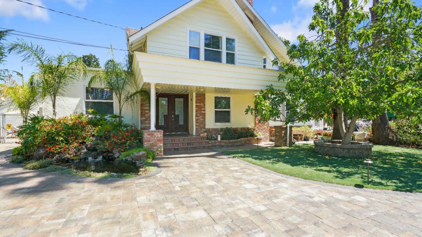 Exterior, Facade, Brick Facade, Farmhouse