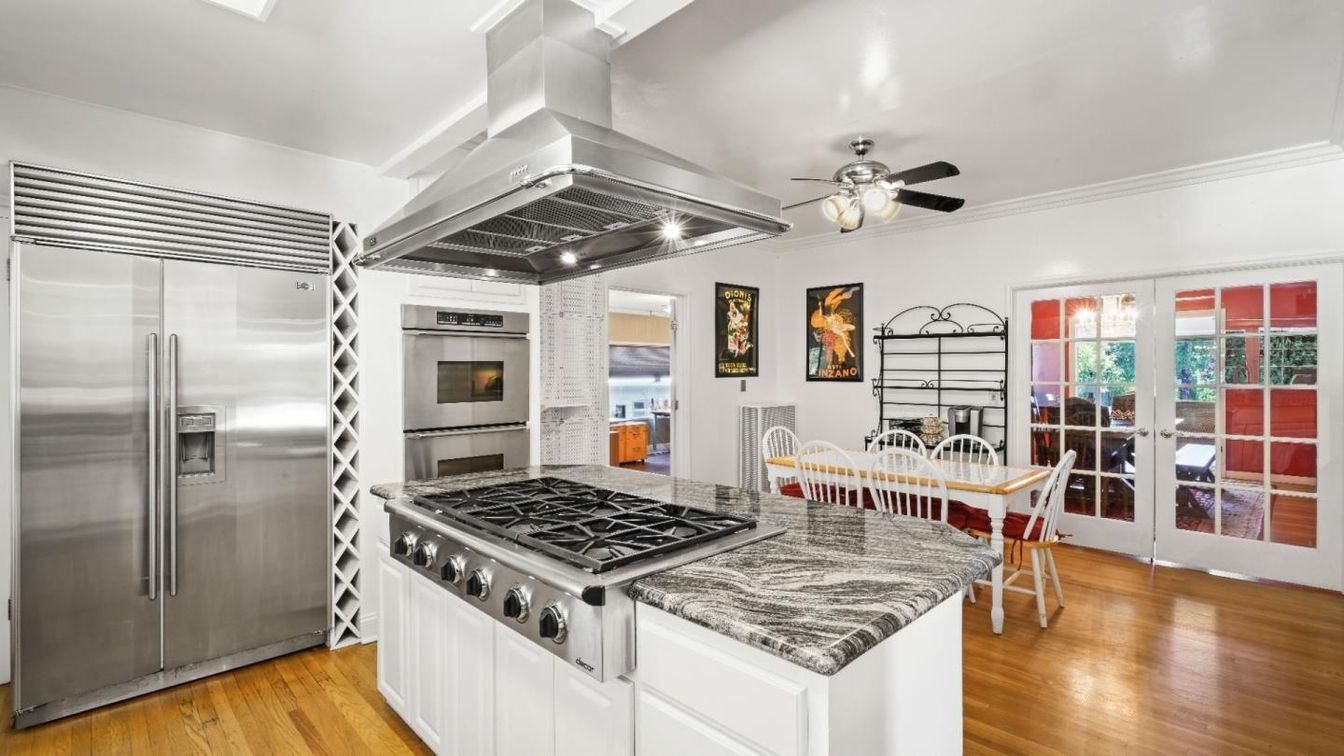 Dining room, Interior, Kitchen, Stainless Steel Appliances, Wood Texture Flooring