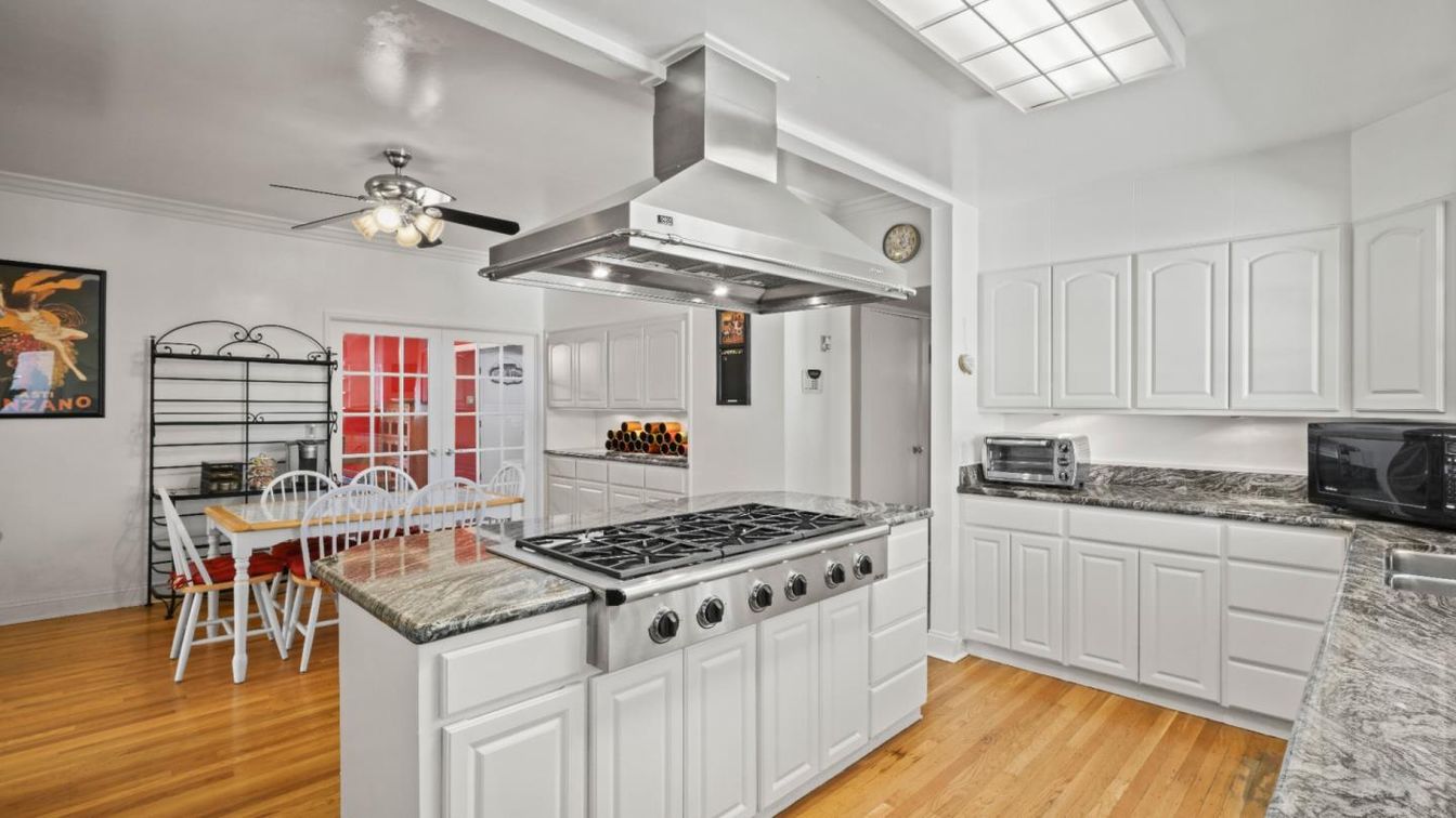 Dining room, Interior, Kitchen, Stainless Steel Appliances, Wood Texture Flooring