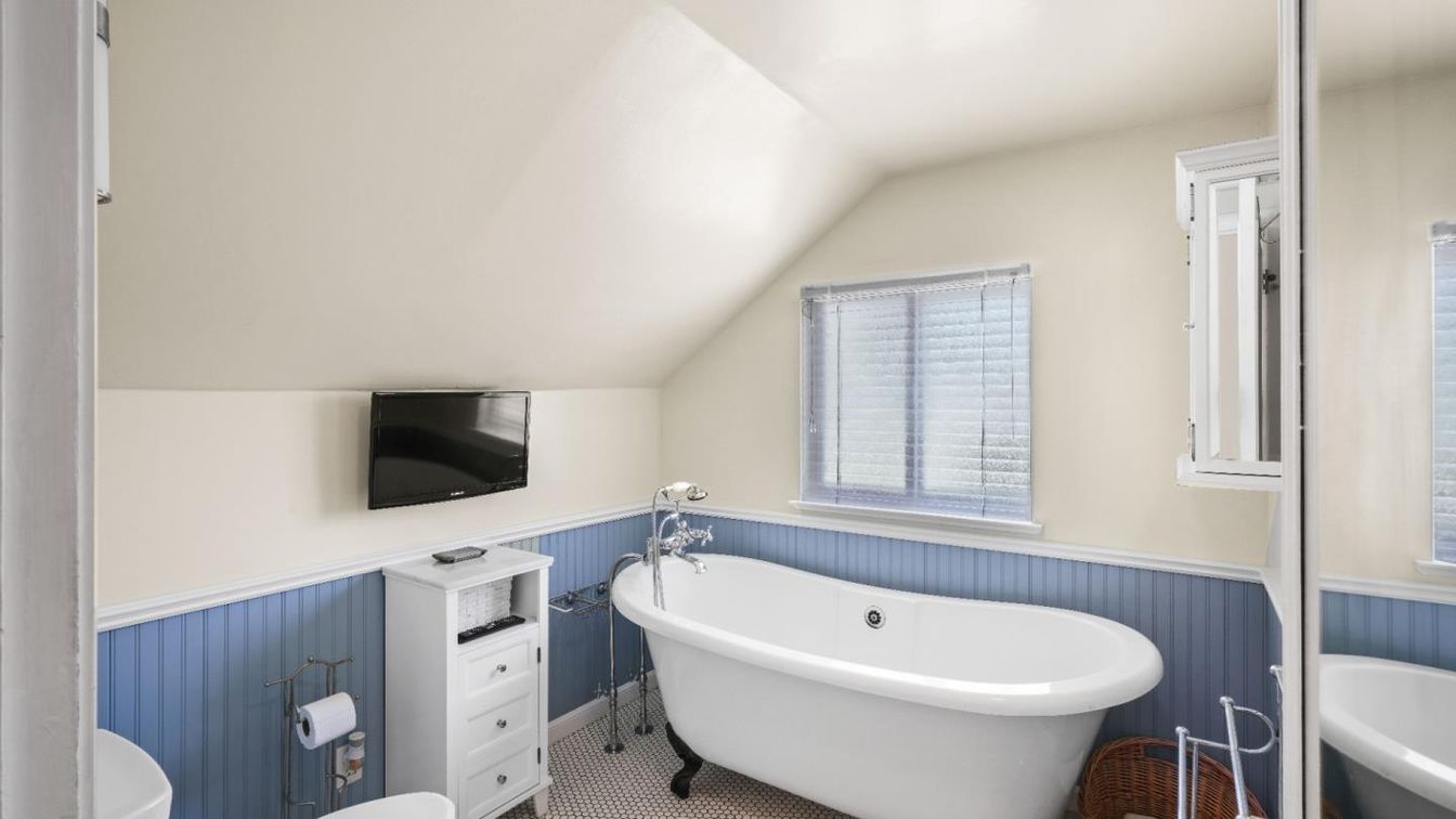 Bathroom, Free Standing Baths, Interior