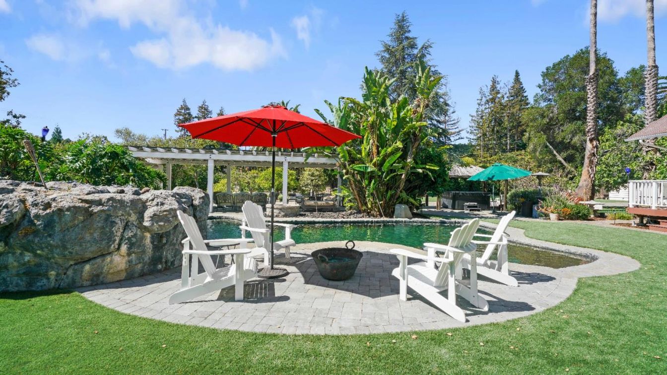Exterior, Pool