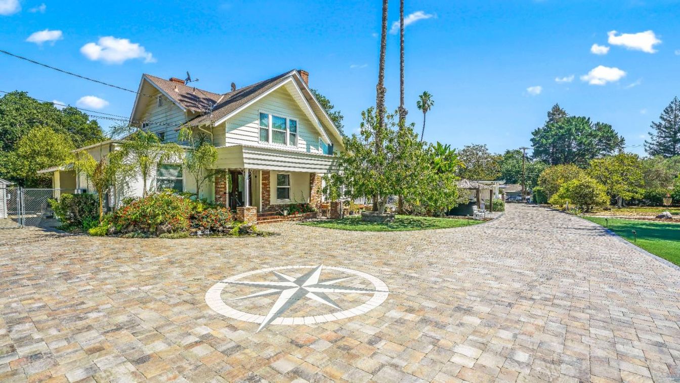 Backyard, Exterior, Facade, Queen Anne Victorian
