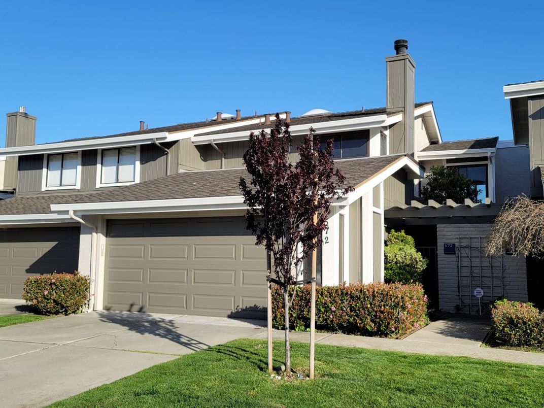 Attached, Exterior, Facade, Modern