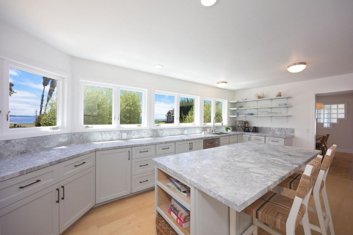 Interior, Kitchen, Recessed Lighting, Water, Wood Texture Flooring