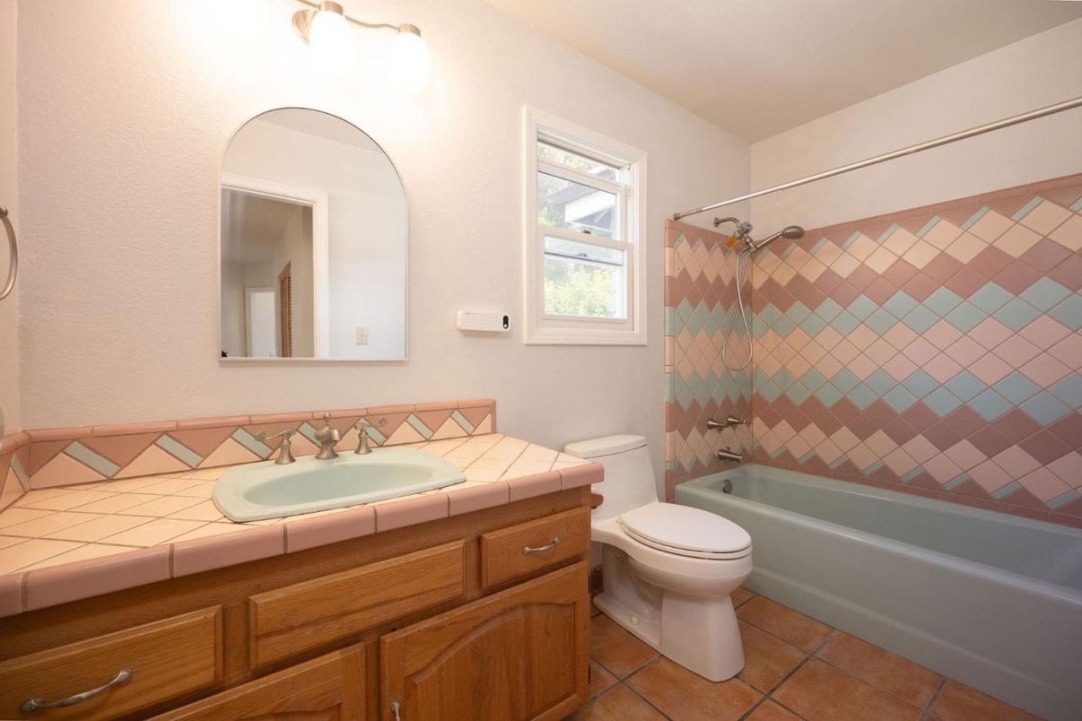 Bathroom, Interior, Tile Countertops