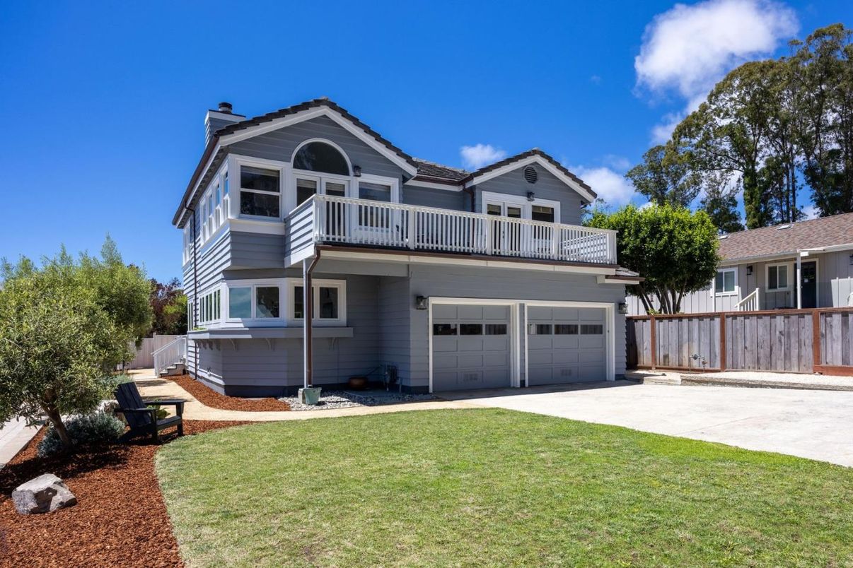 Attached, Exterior, Facade, American Craftsman