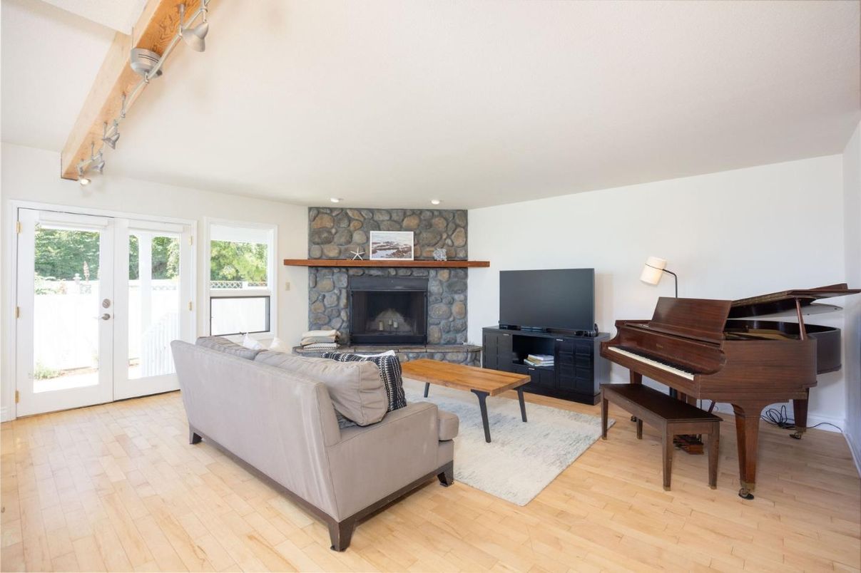 Fireplace, Interior, Living room, Piano, Stone Walls, Wood Texture Flooring