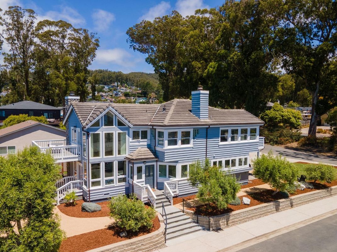 Exterior, Facade, Queen Anne Victorian