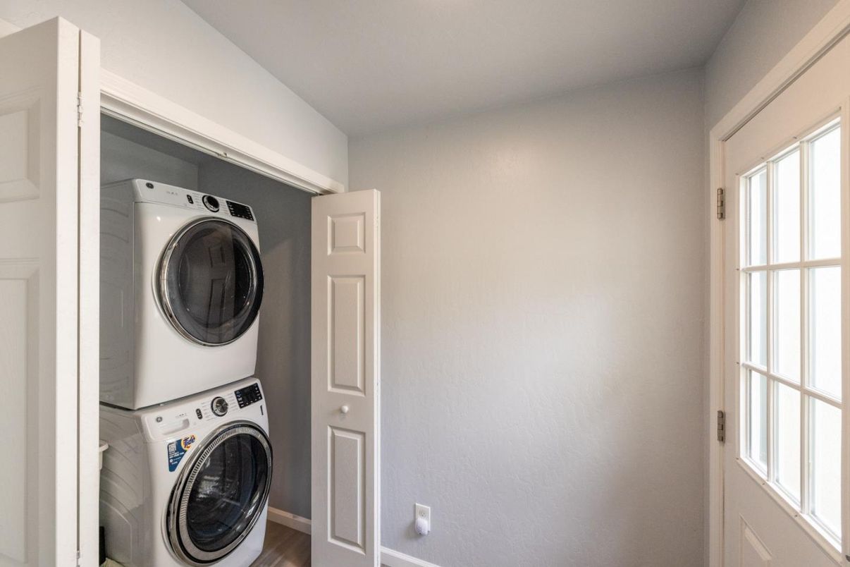 Interior, Utility Closets, Washer, Wood Texture Flooring