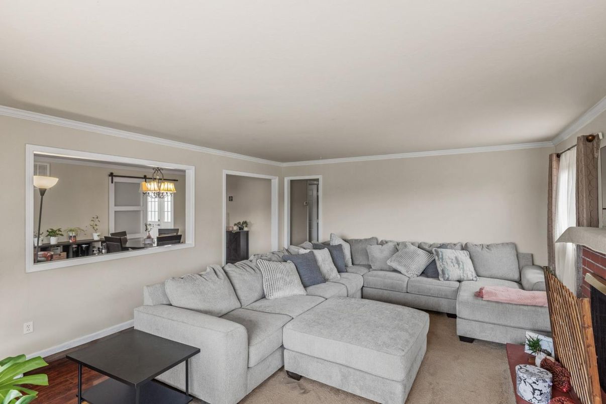Dining room, Interior, Living room, Pendant Lights