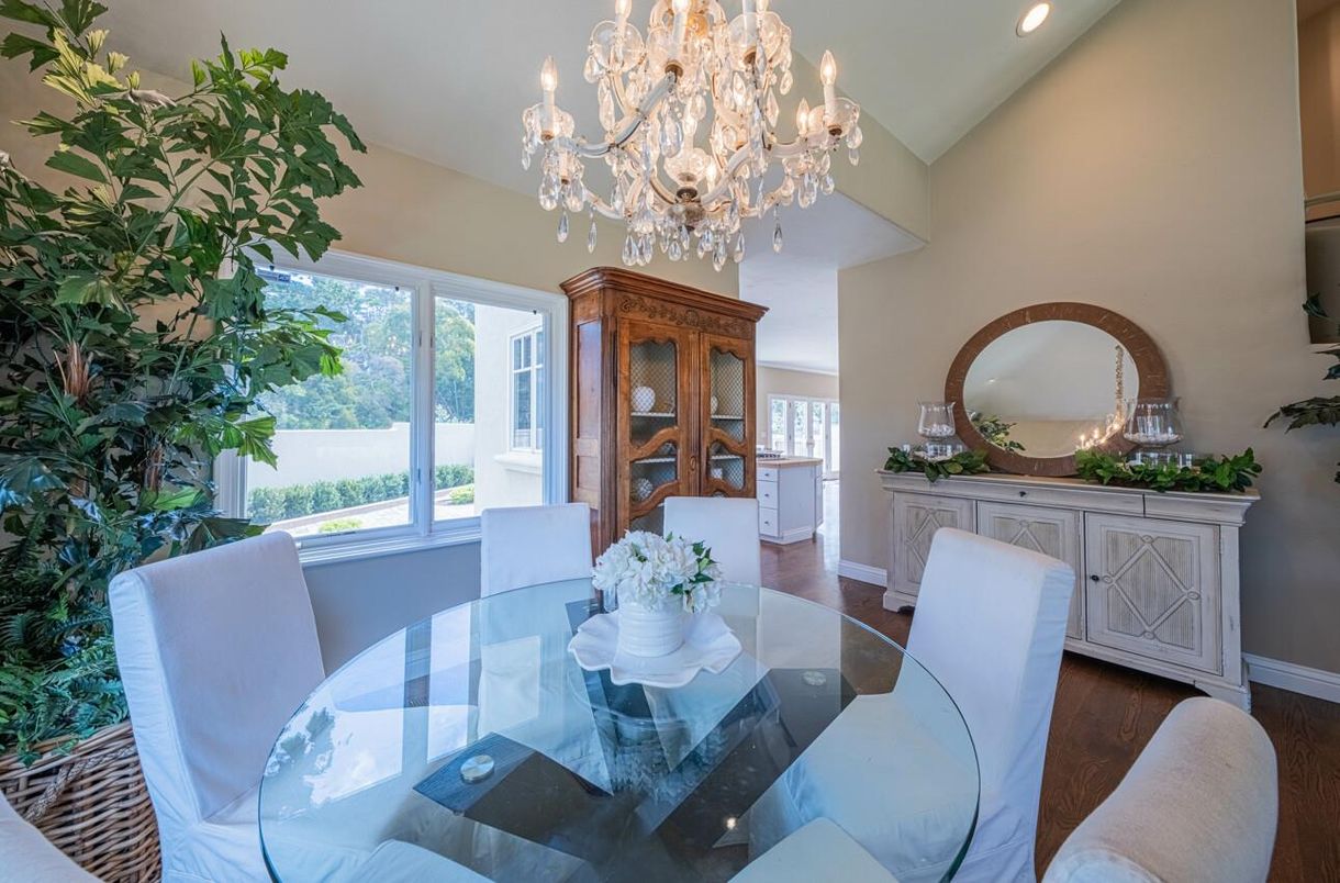Chandelier, Dining room, Interior, Recessed Lighting, Wood Texture Flooring