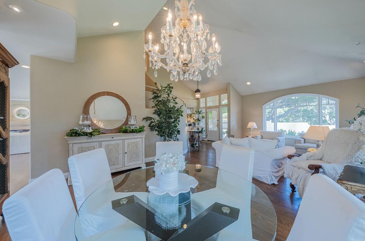 Chandelier, Dining room, Interior, Living room, Recessed Lighting, Wood Texture Flooring