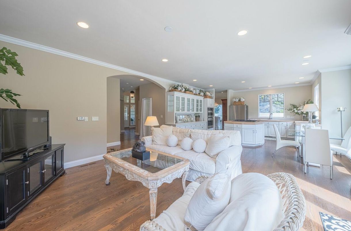 Dining room, Interior, Living room, Recessed Lighting, Wood Texture Flooring