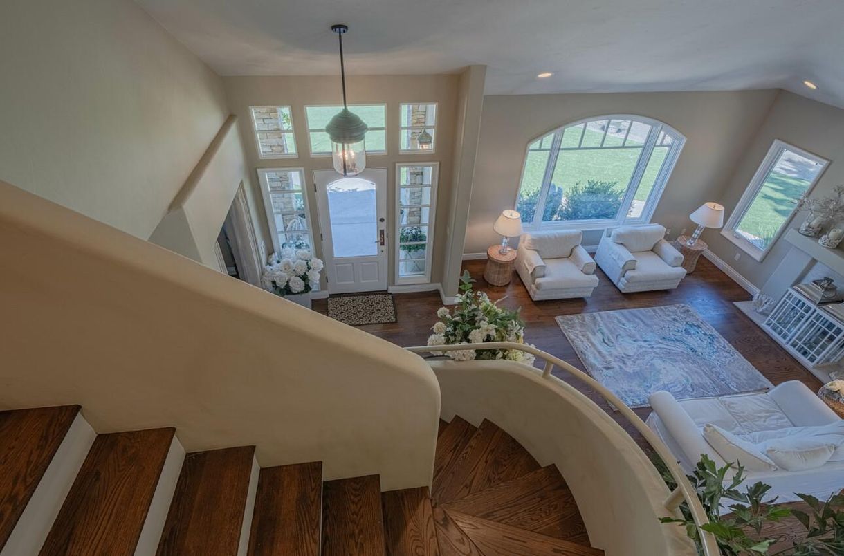 Interior, Living room, Pendant Lights, Recessed Lighting, Wood Texture Flooring